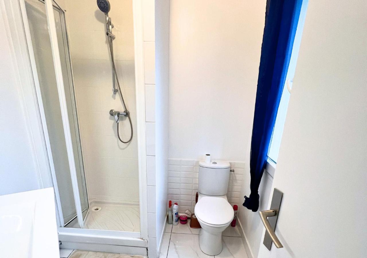 New 2 Bedroom House 15mins From Paris By Train *